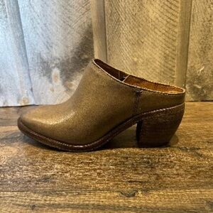 FRYE AND CO. Brown Leather Mules